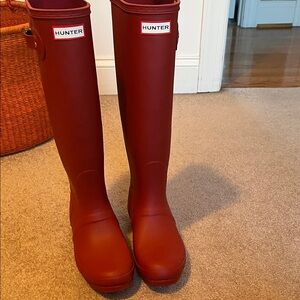 Hunter rain boots matte red